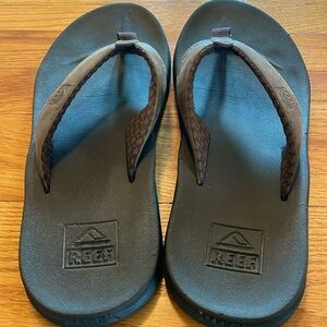 Men’s Reef slip-on sandals.